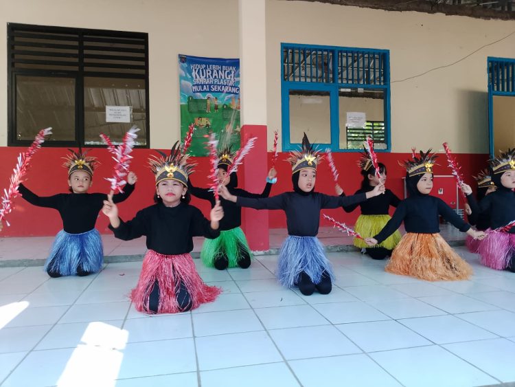 SDN Mekarjaya 20 Gelar Karya P5: Kolaborasi Kebhinekaan dan Kewirausahaan Lewat Daur Ulang dan Seni