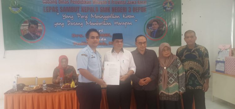 Kasubag Cadisdik Wilayah 2 Pimpin Sertijab Kepala SMKN 3 Depok