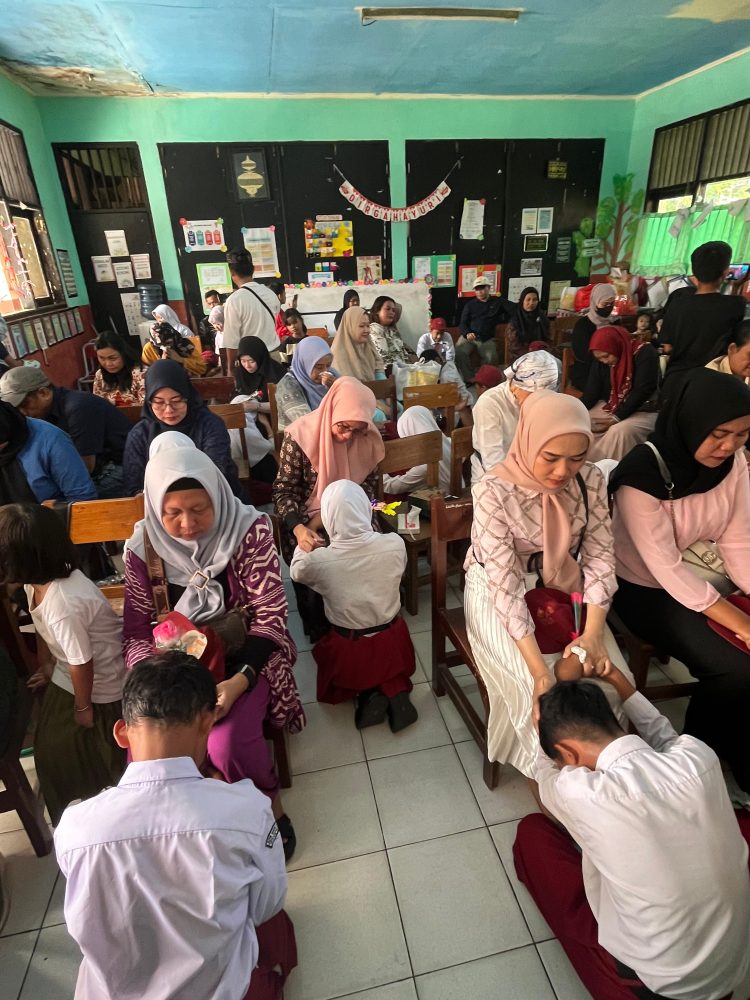 Penuh Haru dan Isak Tangis, SDN Mekarjaya 3 Lepas 36 Siswa Kelas VI