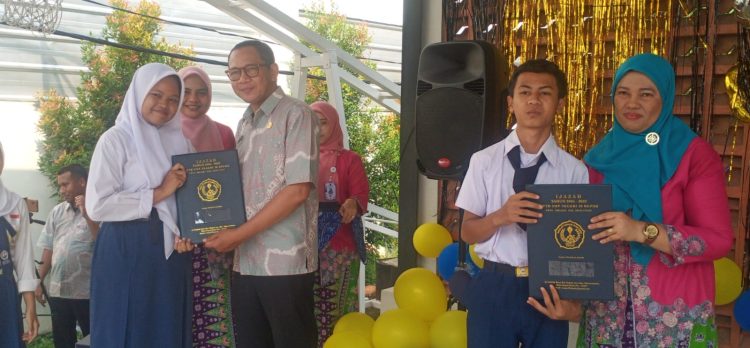 SMP Negeri 30 Depok Gelar Perpisahan Sederhana nan Bermakna untuk 196 Siswa Lulusan Tahun Ajaran 2024–2025