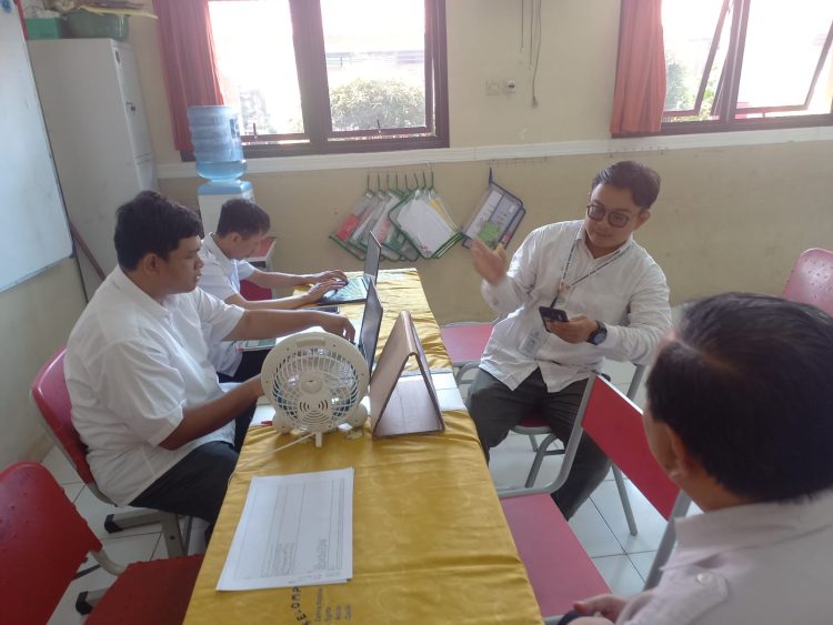 Pengawas SD Kecamatan Sawangan Lakukan Monev Pelaksanaan SPMB 2025