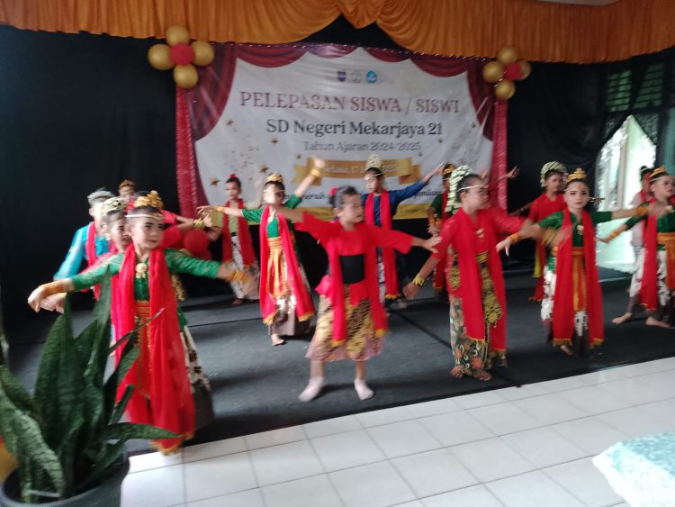 SDN Mekarjaya 21 Lepas 50 Siswa Kelas VI dengan Kesederhanaan yang Berkesan