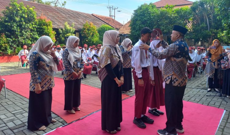 Pelepasan 154 Siswa SDN Bojongsari 01 Digelar Sederhana di Halaman Sekolah