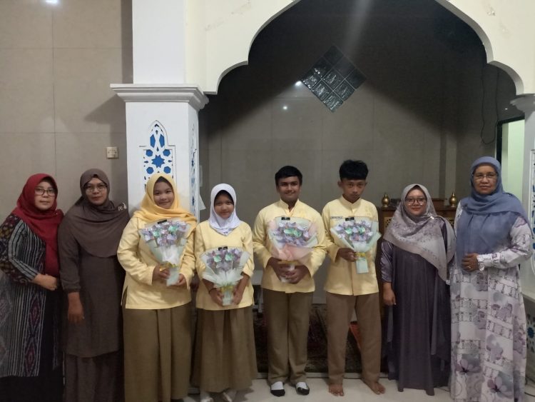 SMPN 20 Depok Sambut Tahun Baru Islam dengan Khataman Al-Qur’an, Santunan Yatim, dan Pawai Obor