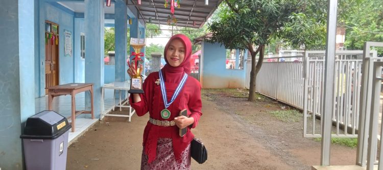Khofifah Siti Aisyah, Lulusan Terbaik SMK Bina Mandiri Jurusan TKJ: Dari Pendiam Jadi Sosok Ceria dan Berprestasi