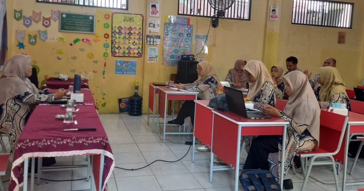 SDN Pasir Putih 03 Matangkan Kurikulum Baru Lewat Workshop dan Rapat Kerja