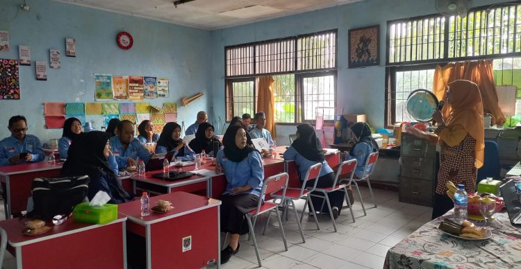 30 Guru SDN Pondok Petir 01 Ikuti Workshop Kurikulum Merdeka dan MPLS