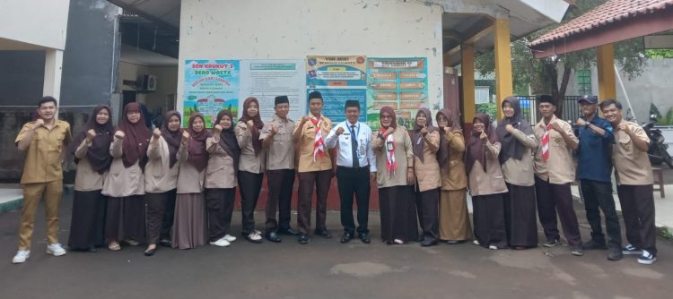 Lurah Krukut Kunjungi SDN Krukut 3, Tekankan Pentingnya Edukasi dan Pengelolaan Sampah