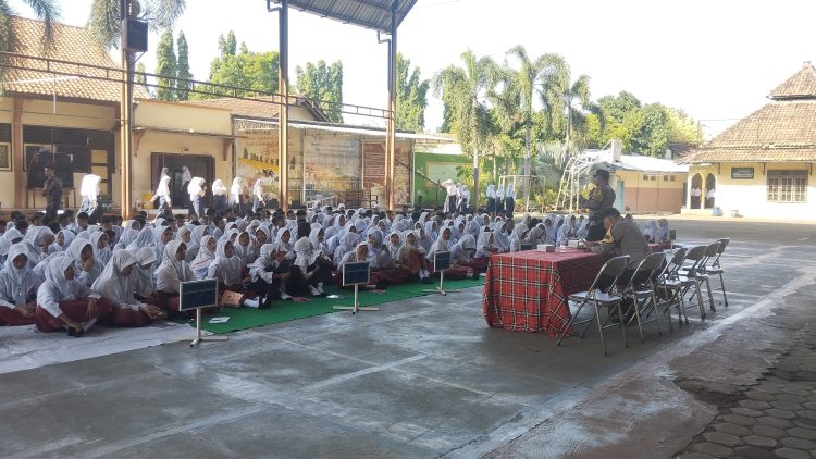 MPLS SMPN 1 Mayong: Semarak Hari Kedua dengan Edukasi Lalu Lintas dan Bahaya Judi Online