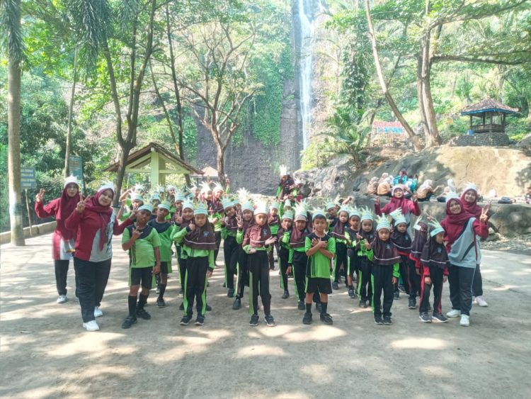 MPLS Seru! Siswa SDN 4 Cepogo Jelajahi Songgo Langit