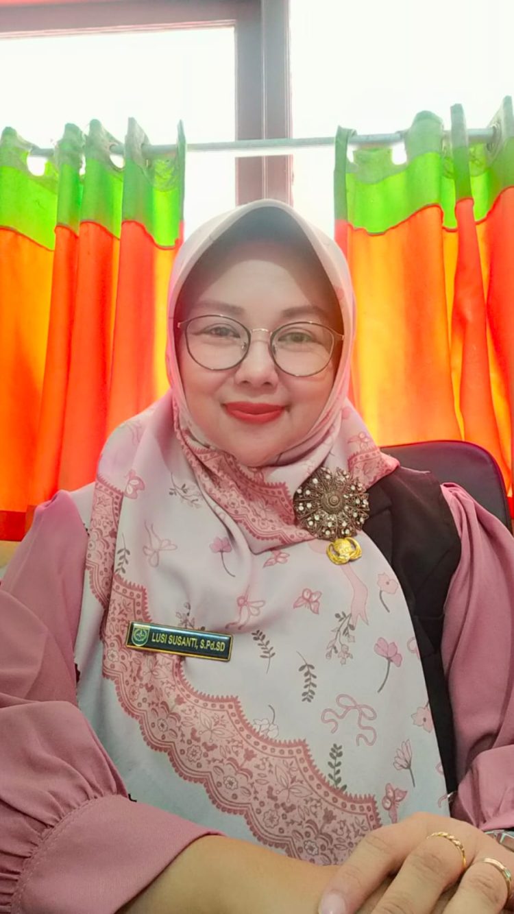 Menjadi Guru Adalah Pengabdian dan Ladang Ibadah: Wawancara dengan Lusi Susanti, S.Pd.SD