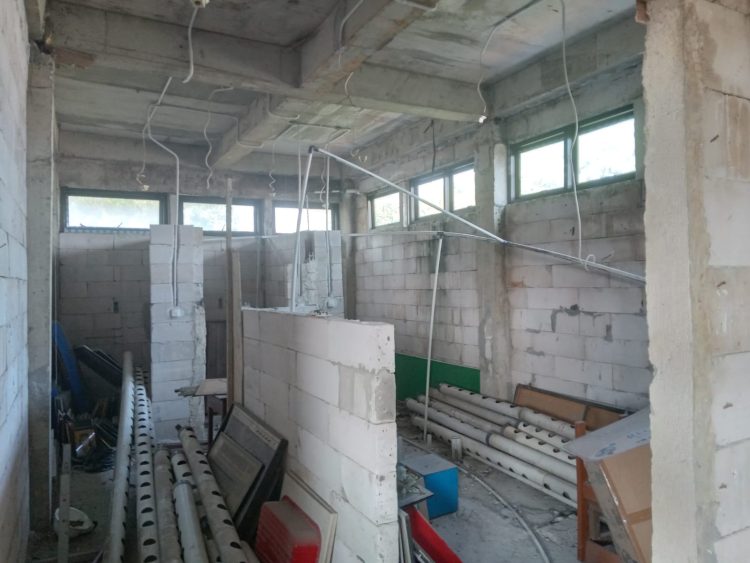 Pembangunan Lantai 3 SDN Depok 1 Terbengkalai, Siswa Masih Belajar di Sesi Siang