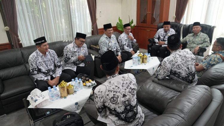 PGRI Kota Depok Audiensi dengan Wali Kota Supian Suri, Bahas Sinergi Pendidikan dan Persiapan HUT PGRI