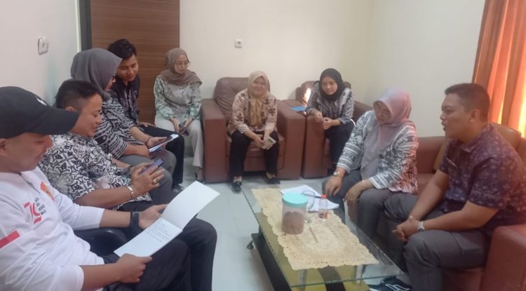 Paskibra SMP Raudlatul Falah Siap Kibarkan Merah Putih di Upacara HUT RI ke-80 di Kelurahan Curug