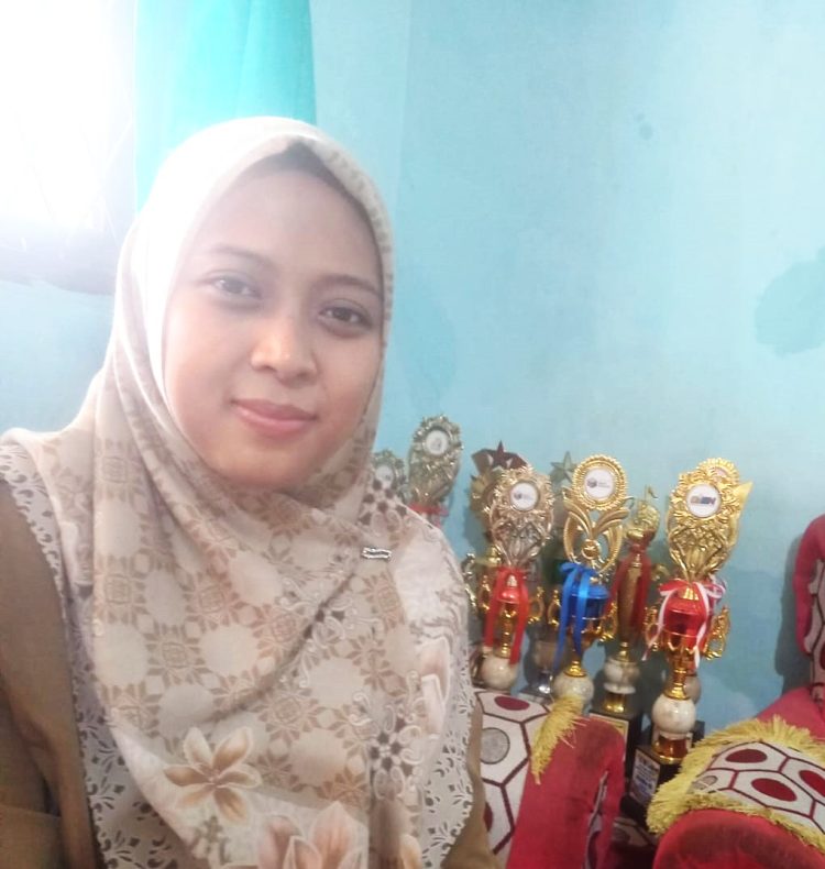 Berkat Media “Seblak Prasmanan Pecahan”, Arfiyanti Raih Juara 2 Guru Inspiratif Sawangan