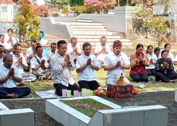Sambut HUT RI ke-80, Vihara Giri Santi Loka Gelar Doa Bersama dan Bersihkan Makam Pahlawan