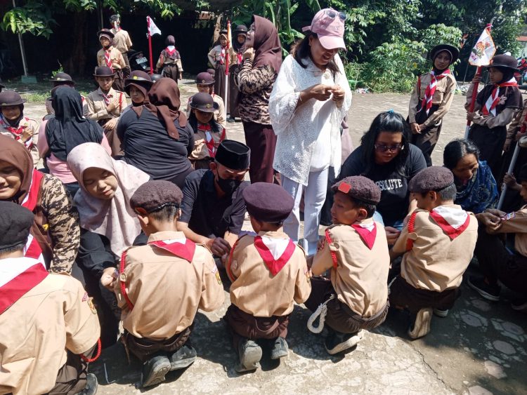 Pelantikan Penggalang Ramu Tutup Kegiatan HUT Pramuka SDN Mekarjaya 20
