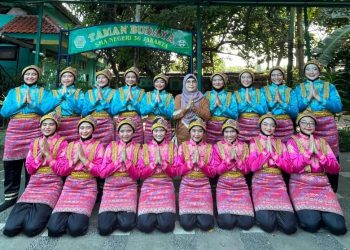 Mantan Pembina, Erni Wati Kalis Kenang Kiprah Prestisius Tari Saman SMA Negeri 12 Jakarta