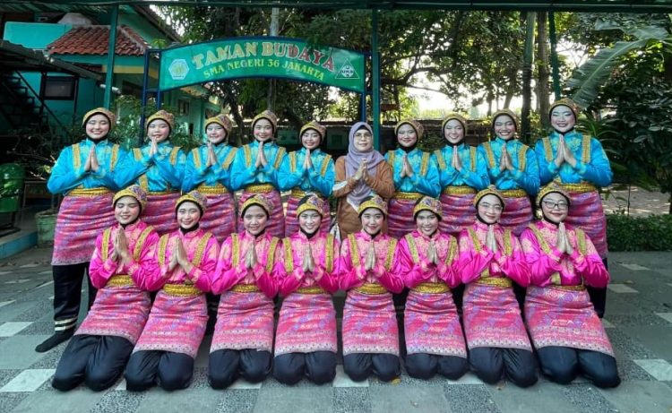 Mantan Pembina, Erni Wati Kalis Kenang Kiprah Prestisius Tari Saman SMA Negeri 12 Jakarta