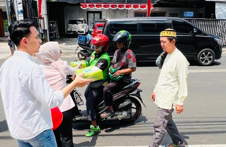 BRI BO Jakarta Radio Dalam Berbagi Jumat Berkah ke Masyarakat Sekitar