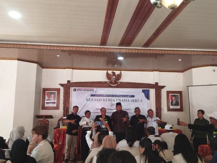Mahasiswa STIE Totalwin Semarang Siap Berkolaborasi dengan PHRI dan KADIN Kembangkan UMKM di Jepara