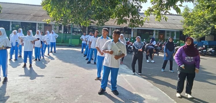 Sambut Haornas, SMK Sari Farma dan Puskesmas Beji Ajak Siswa Peduli Kesehatan
