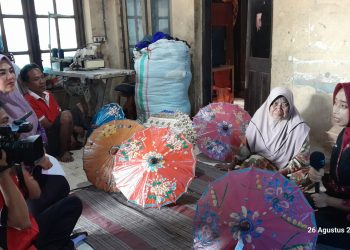 SMKN 1 Kalinyamatan Lestarikan Payung Lukis Lewat Film Dokumenter