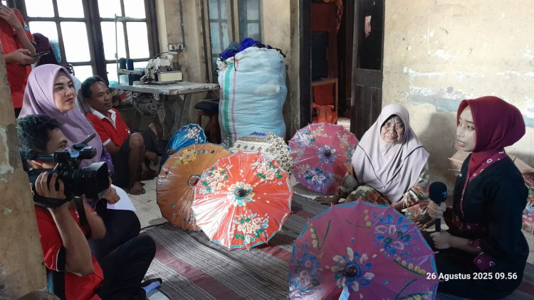 SMKN 1 Kalinyamatan Lestarikan Payung Lukis Lewat Film Dokumenter