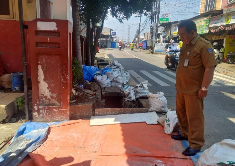 Drainase SDN Pondok Petir 01 Depok Direvitalisasi, Berkat Bantuan Bos Cireng