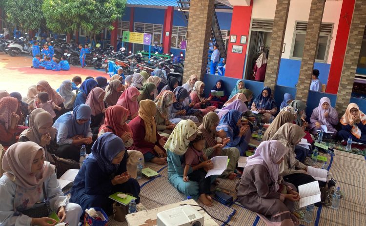 Pengajian Bulanan, SDI Plus Darul Ulum Perkuat Silaturahmi Sekolah dan Orang Tua