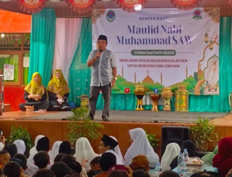 Siswa Antusias, Maulid Nabi di SDN RRI Cisalak Berlangsung Meriah dan Khidmat