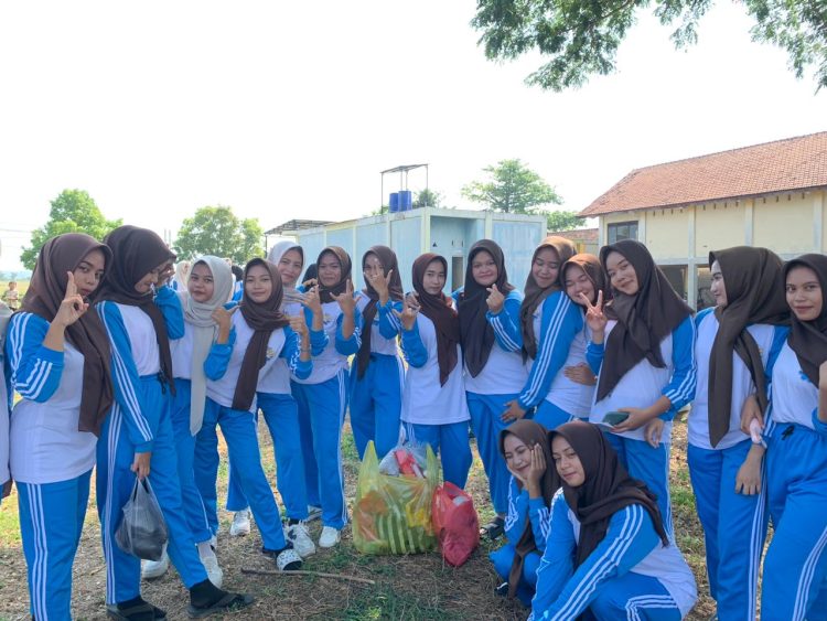 World Cleaning Day Jadi Ajang Siswa SMKN 1 Kalinyamatan Wujudkan Sekolah Asri