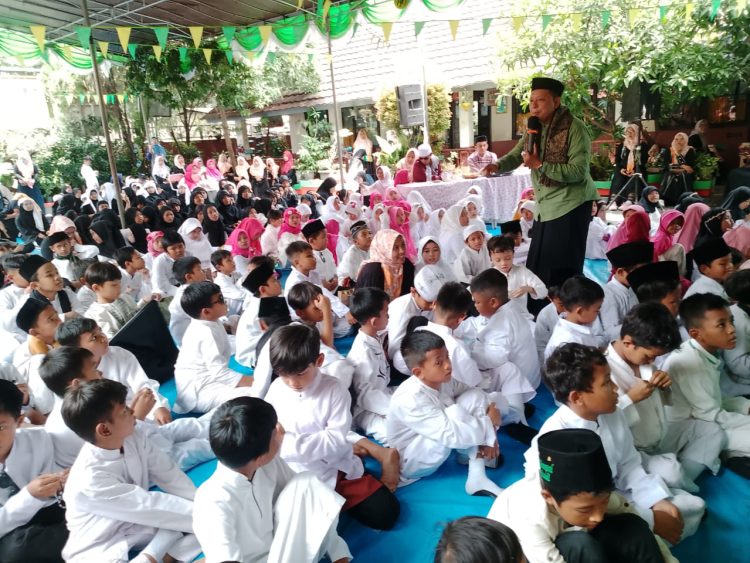 SDN Sugutamu Hidupkan Semangat Maulid Nabi dengan Tausiyah Ustadz Lili