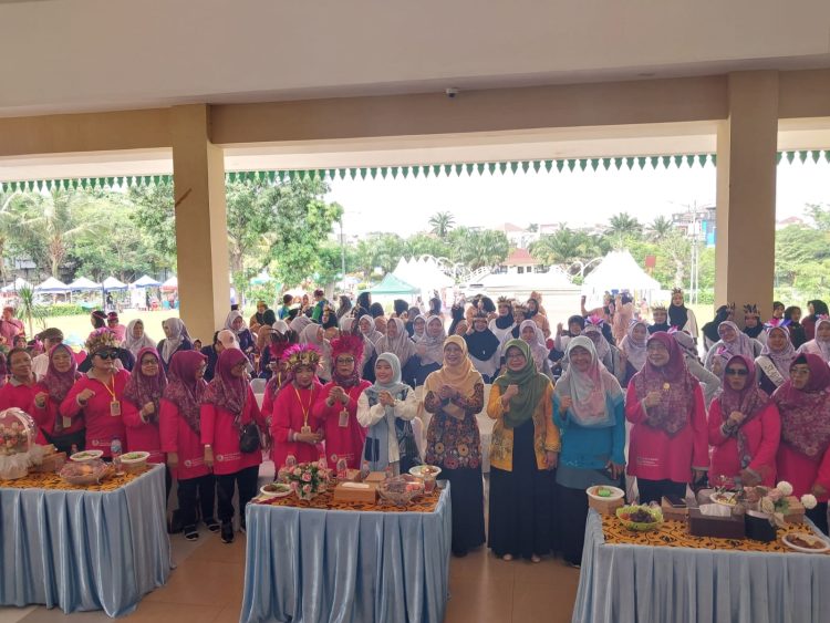 Ratusan Bidan Meriahkan HUT ke-40 IBI Kota Depok di Alun-Alun Depok