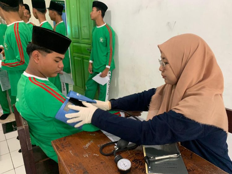Antusias! Siswa SMK Taq Sadamiyyah Ikuti Pemeriksaan Kesehatan Gratis