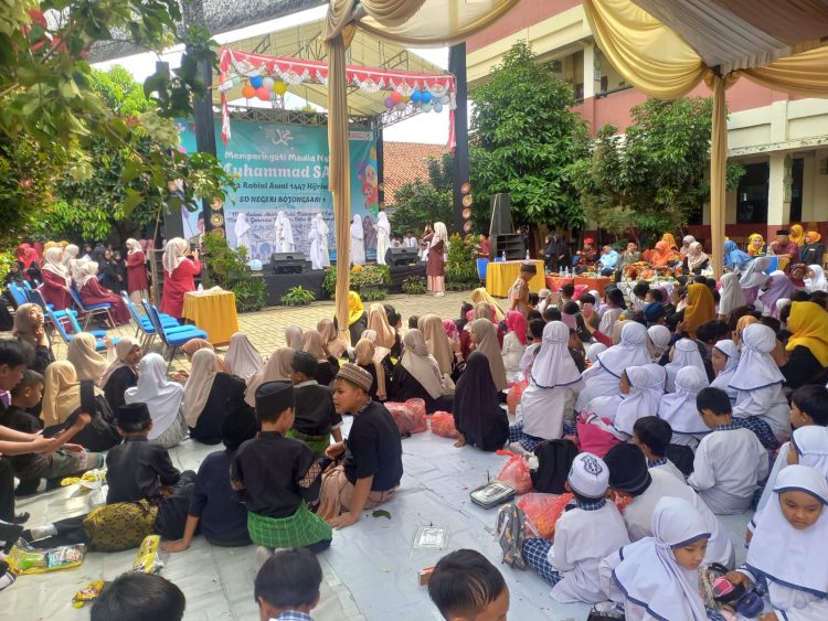 Dongeng Islami dan Pidato Siswa Warnai Maulid Nabi di SDN Bojongsari 01