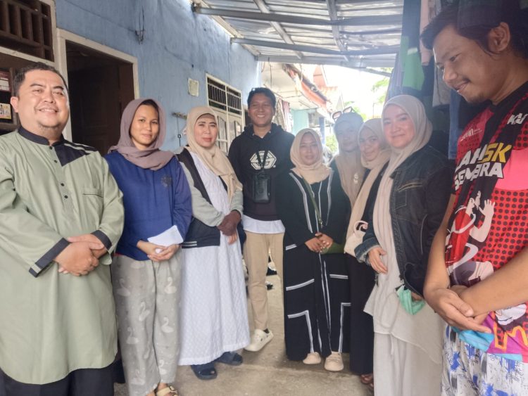 Kepala Sekolah, Guru, dan Komite SDN Pangkalanjati 2 Jenguk Siswa Terdampak Angin Kencang