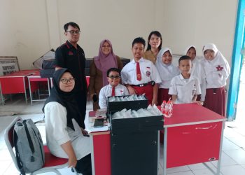 SDN Mekarjaya 20 Adakan Pemeriksaan Mata dan Bagikan Kacamata Gratis untuk Siswa Yatim