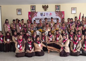 Kwarran Tapos Fasilitasi Kursus Mahir Dasar (KMD) Pramuka bagi Guru dan Kepala Sekolah