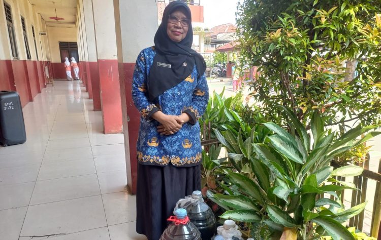 SDN Serua 03 Kumpulkan 138 Liter Minyak Jelantah untuk Program Daur Ulang