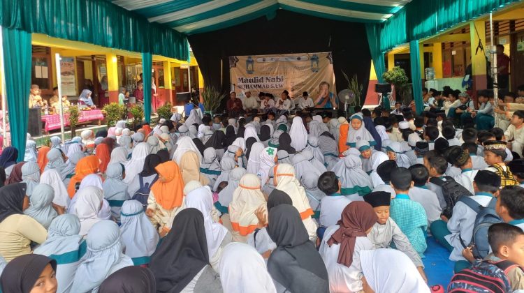 495 Siswa SDN Pasir Putih 01 Antusias Ikuti Peringatan Maulid Nabi Muhammad SAW