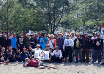 Aksi Bersih Pantai, KOSTI Lombok Barat Ajak Warga Jaga Lingkungan Pesisir