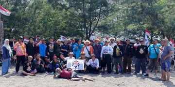 Aksi Bersih Pantai, KOSTI Lombok Barat Ajak Warga Jaga Lingkungan Pesisir