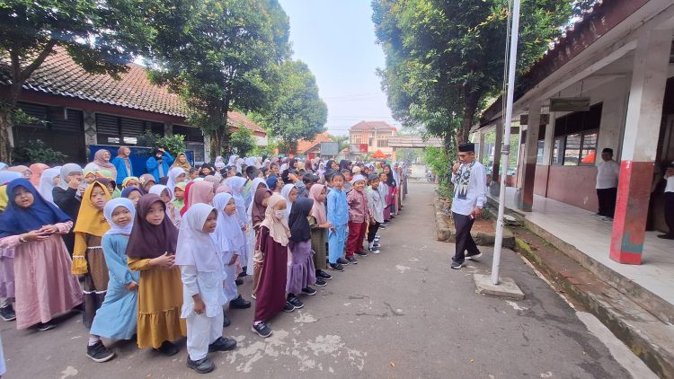 Peringati Hari Santri 2025, Ratusan Siswa SDN Pengasinan 01 Gelar Apel dan Seruan Jihad Belajar