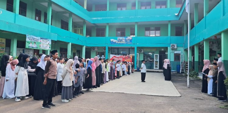 MI Terpadu Raudlatul Ulum Rayakan Hari Santri dengan Kunjungan ke Pesantren Darus Sholihin