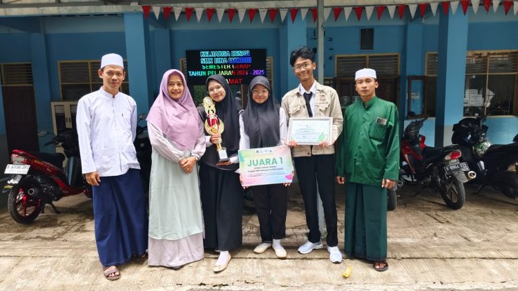 Tim SMK Bina Mandiri Raih Juara 1 Lomba Cerdas Cermat Santrifest 2025