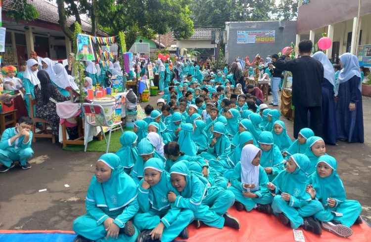 541 Siswa SDN Pasir Putih 03 Pamerkan Karya Kreatif Berbahan Daur Ulang