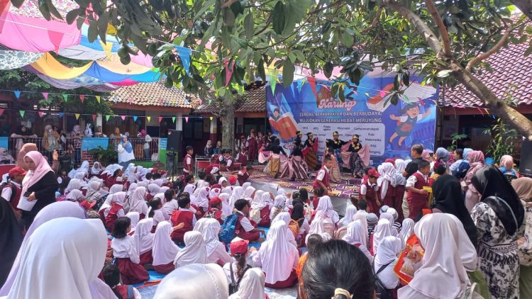 Peringati Sumpah Pemuda dan Bulan Bahasa, SDN Meruyung Gelar Festival KARUNG