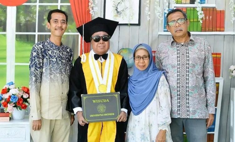 Kisah Inspiratif: Abdul Gawi, Mahasiswa Inklusi Alumni SMAN 6 Mataram yang Raih Gelar Sarjana di UNRAM