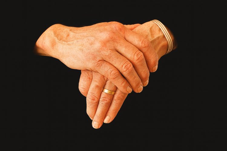 Puisi – “Nak, ini tangan ibumu!”